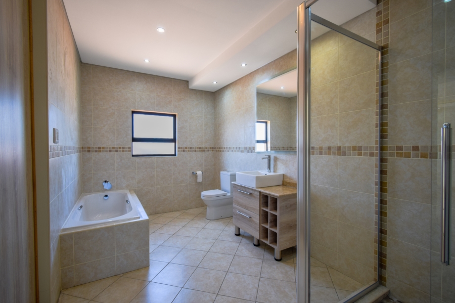 4 Bedroom Property for Sale in Blue Valley Golf Estate Gauteng