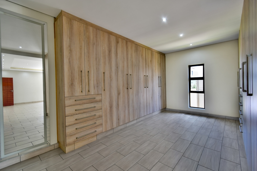 4 Bedroom Property for Sale in Blue Valley Golf Estate Gauteng