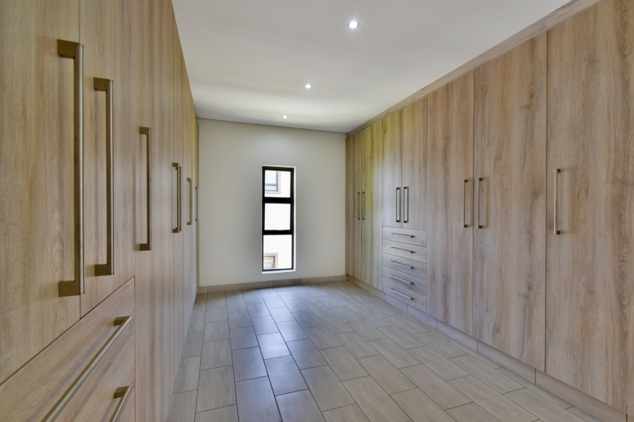 4 Bedroom Property for Sale in Blue Valley Golf Estate Gauteng