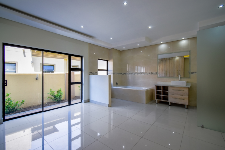 4 Bedroom Property for Sale in Blue Valley Golf Estate Gauteng