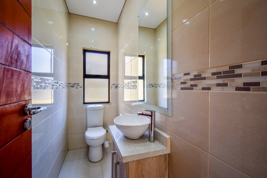 4 Bedroom Property for Sale in Blue Valley Golf Estate Gauteng