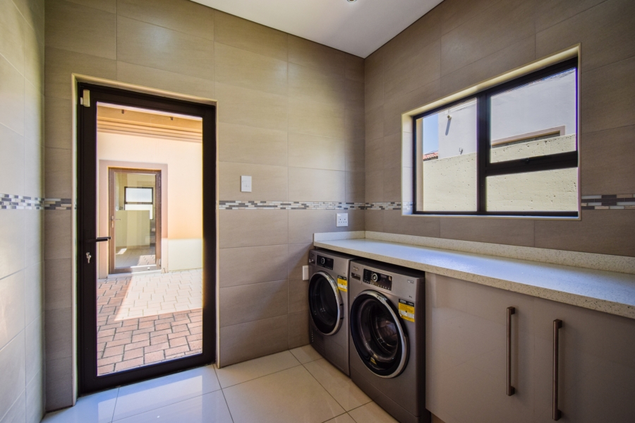 4 Bedroom Property for Sale in Blue Valley Golf Estate Gauteng