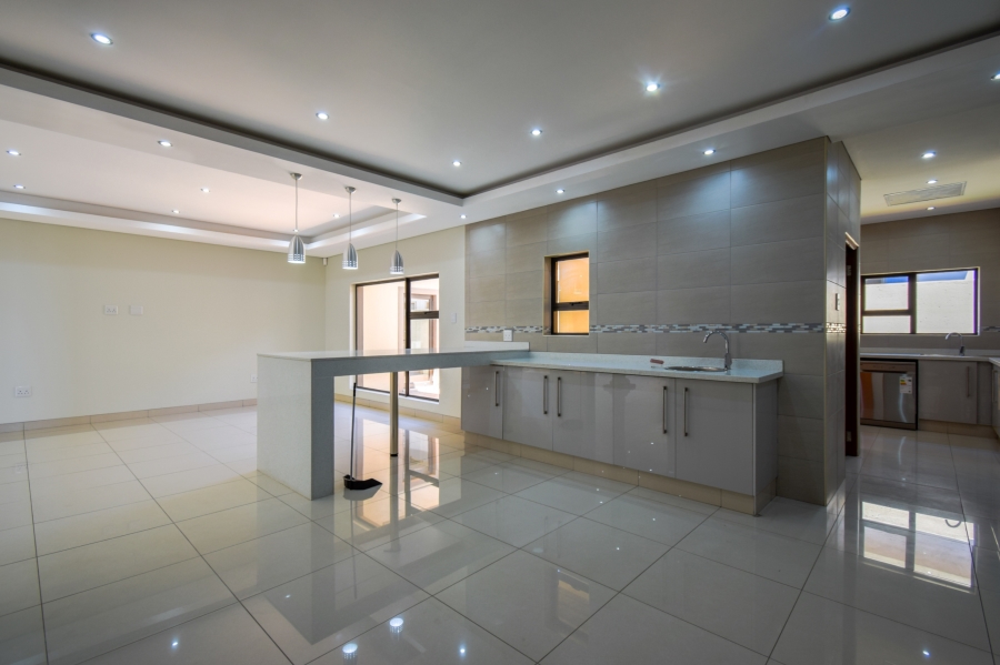 4 Bedroom Property for Sale in Blue Valley Golf Estate Gauteng