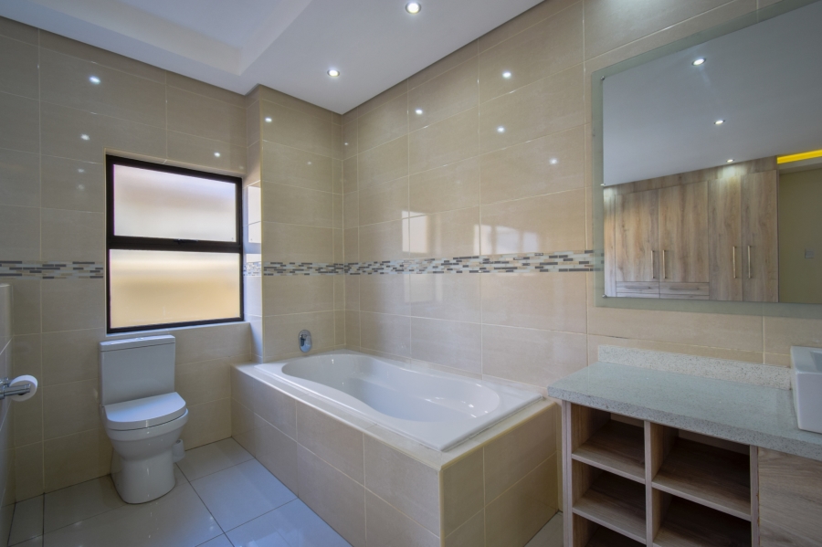 4 Bedroom Property for Sale in Blue Valley Golf Estate Gauteng