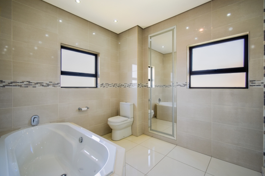 4 Bedroom Property for Sale in Blue Valley Golf Estate Gauteng