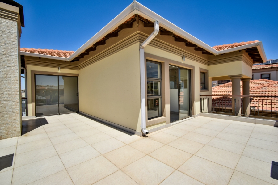 4 Bedroom Property for Sale in Blue Valley Golf Estate Gauteng