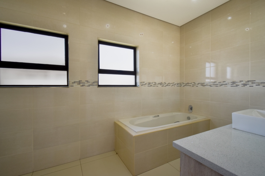 4 Bedroom Property for Sale in Blue Valley Golf Estate Gauteng