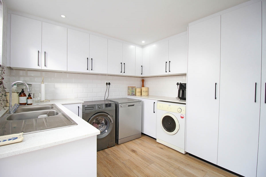 To Let 3 Bedroom Property for Rent in Thornhill Estate Gauteng