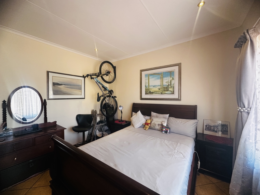 2 Bedroom Property for Sale in Sonneveld Gauteng