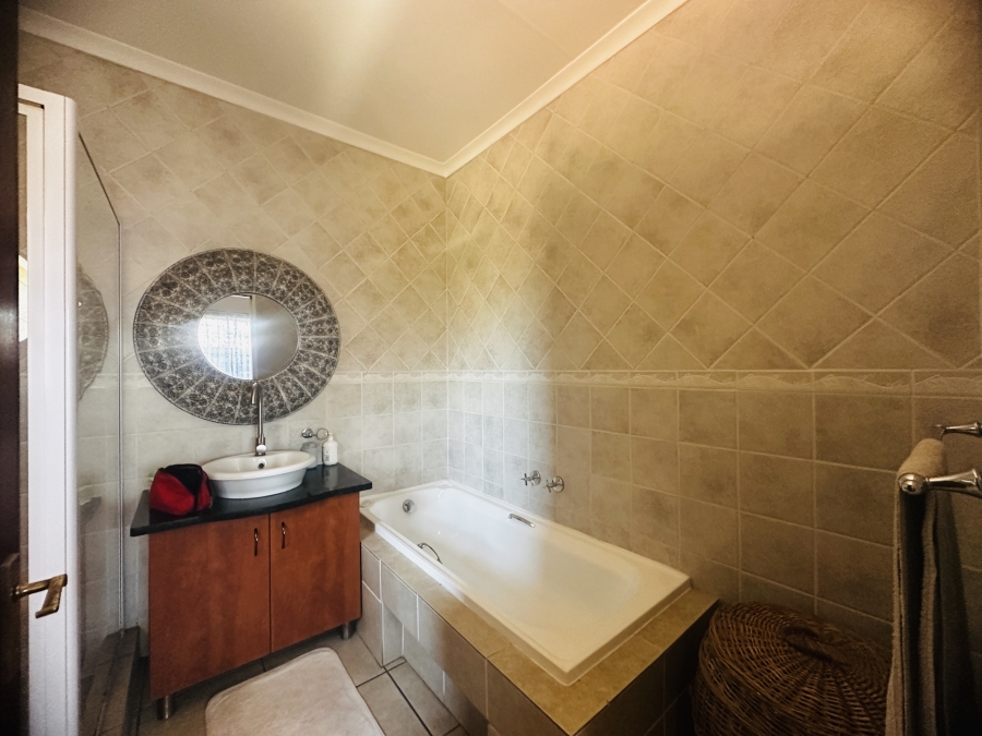 2 Bedroom Property for Sale in Sonneveld Gauteng