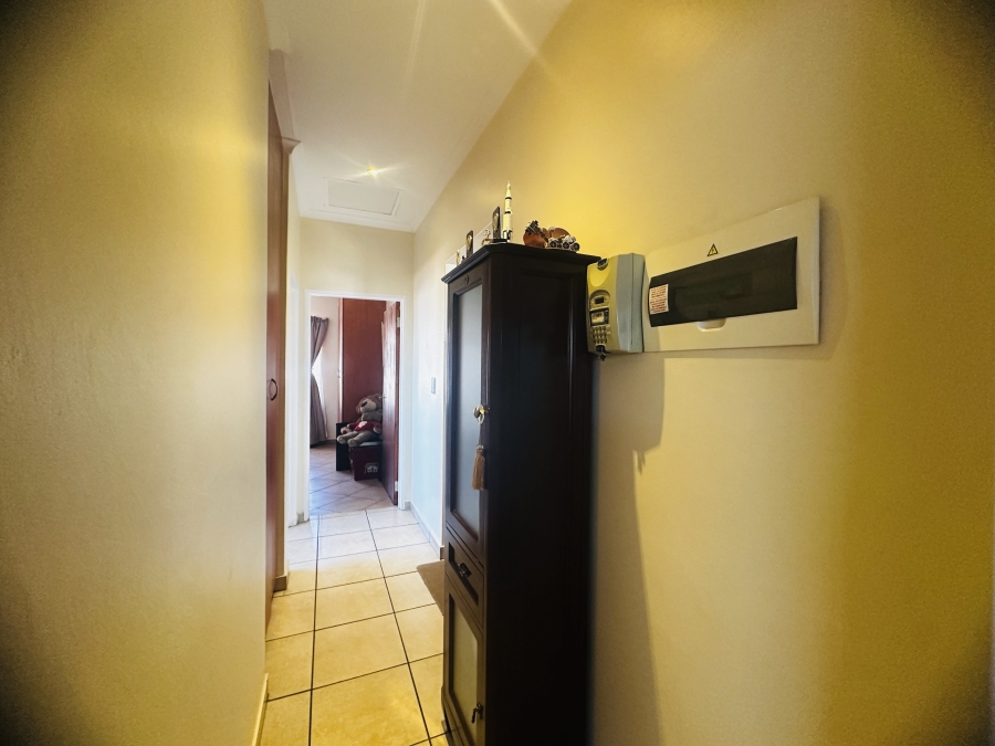 2 Bedroom Property for Sale in Sonneveld Gauteng