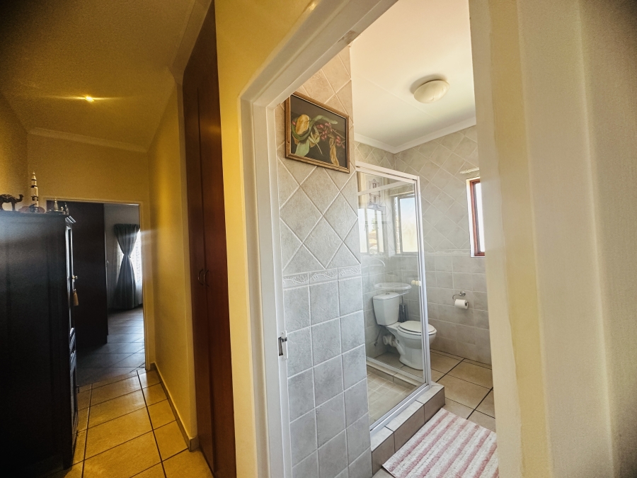 2 Bedroom Property for Sale in Sonneveld Gauteng