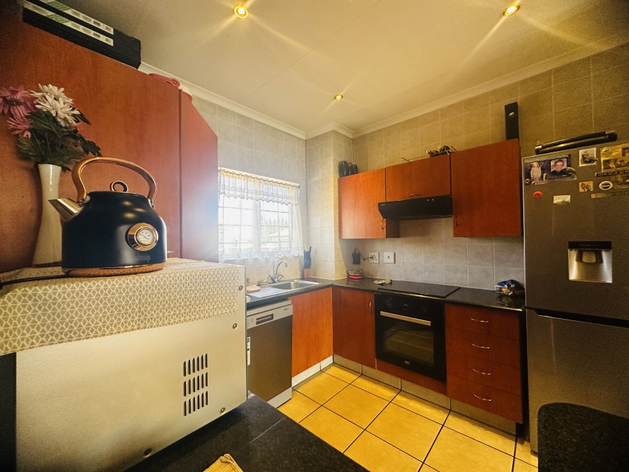 2 Bedroom Property for Sale in Sonneveld Gauteng