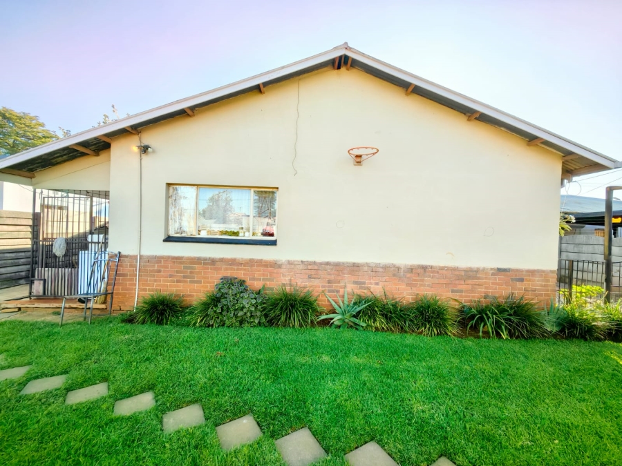 3 Bedroom Property for Sale in Jan Niemand Park Gauteng