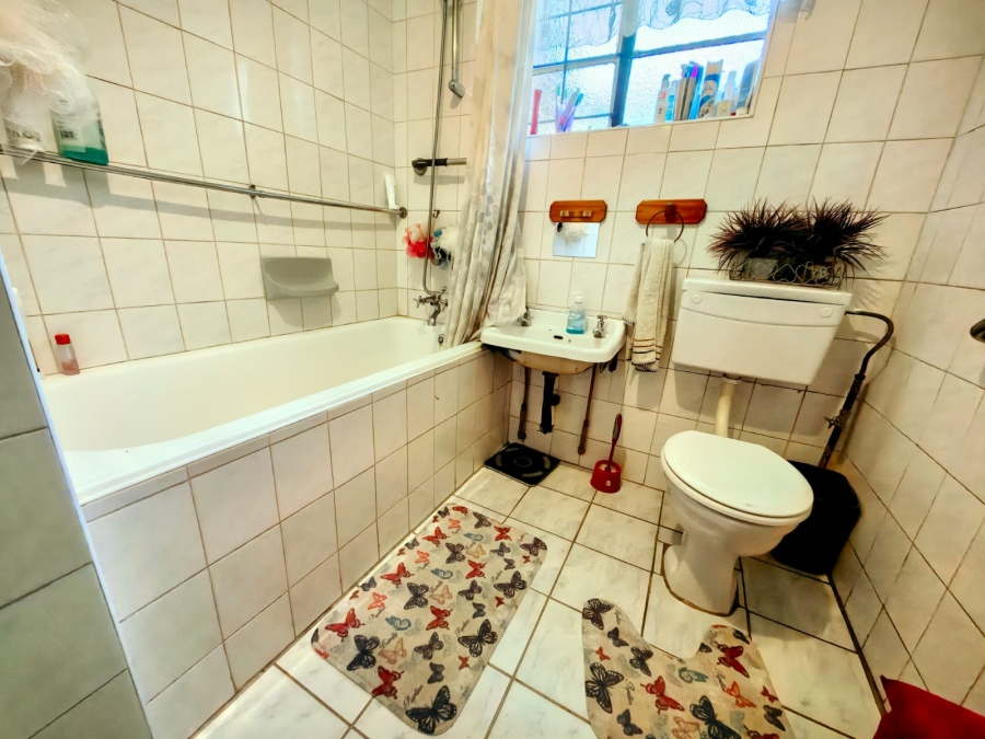 3 Bedroom Property for Sale in Jan Niemand Park Gauteng