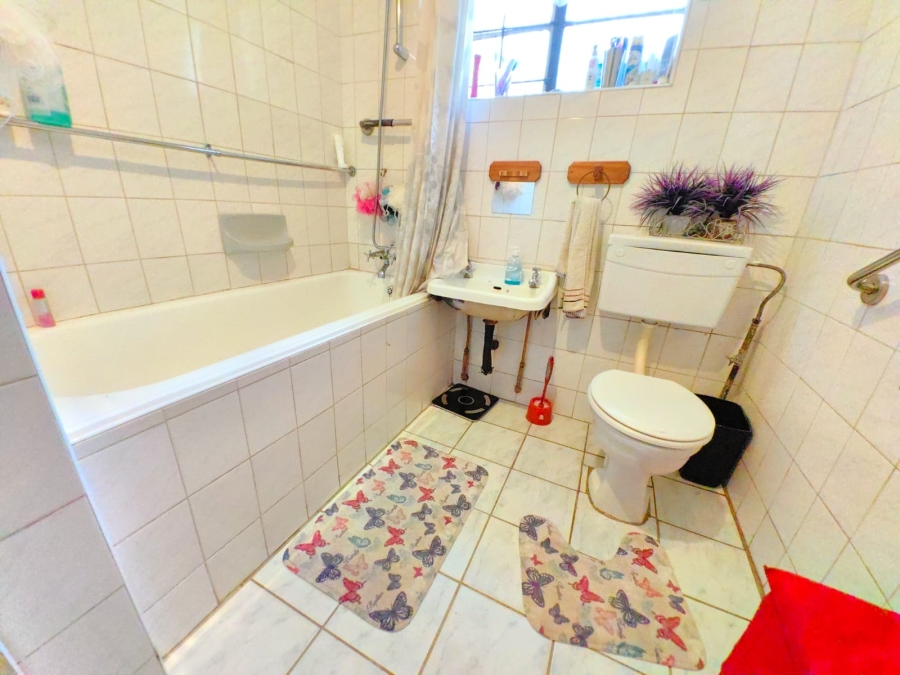 3 Bedroom Property for Sale in Jan Niemand Park Gauteng