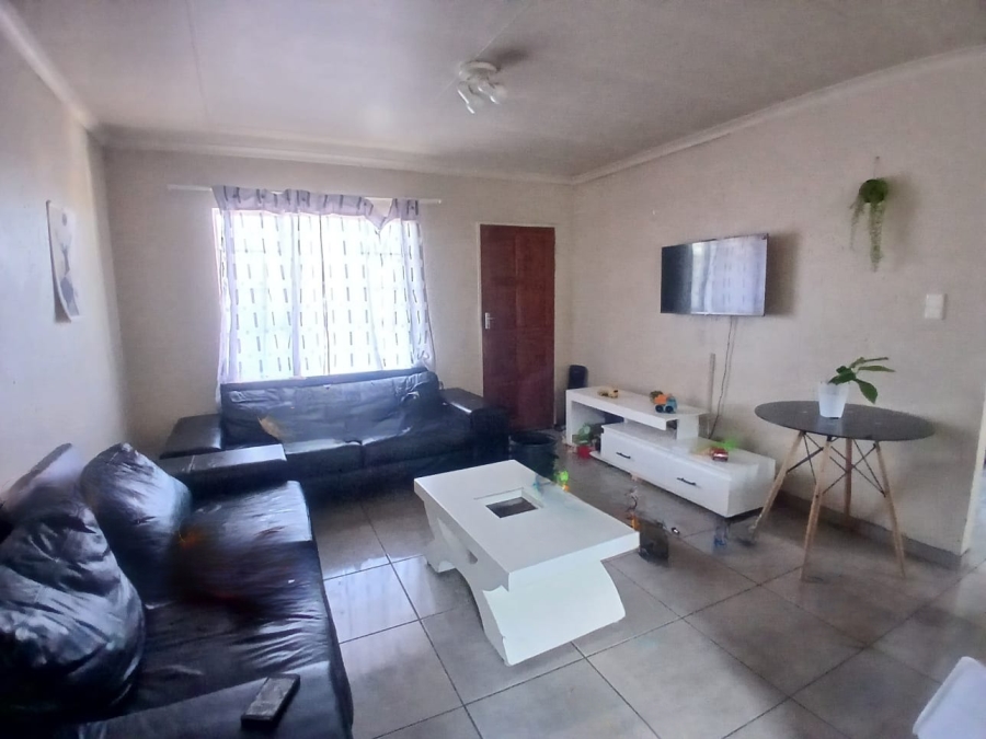 2 Bedroom Property for Sale in Chloorkop Gauteng