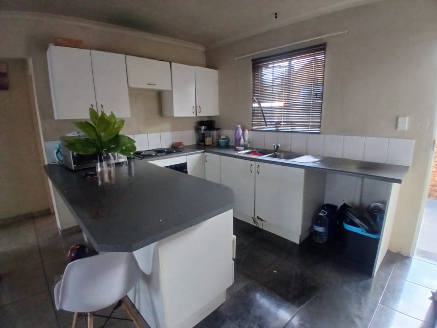 2 Bedroom Property for Sale in Chloorkop Gauteng