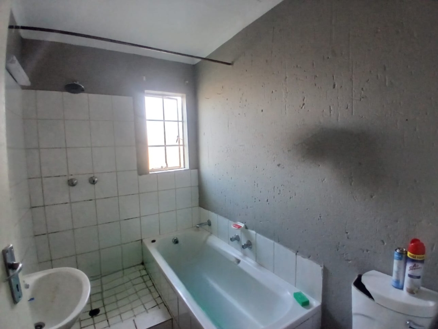 2 Bedroom Property for Sale in Chloorkop Gauteng