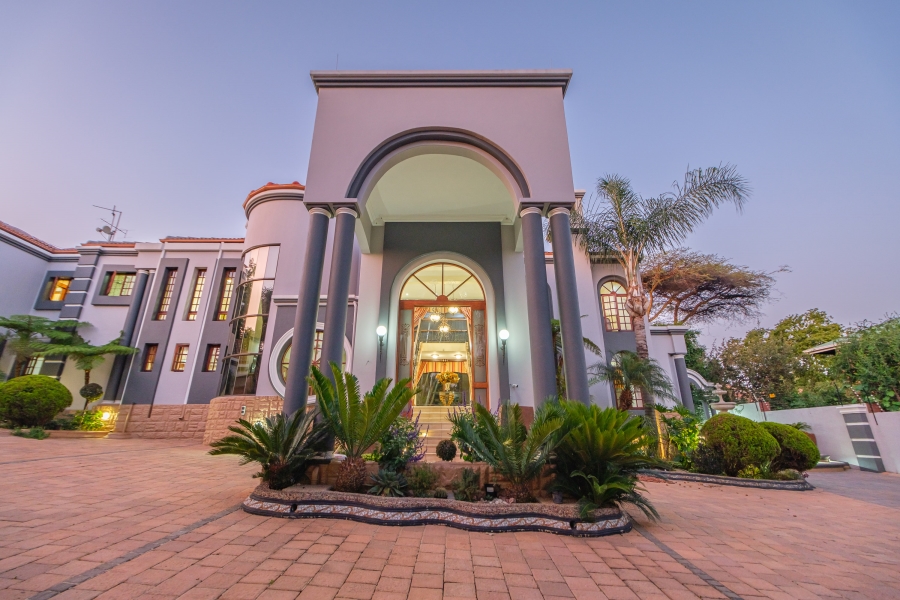 5 Bedroom Property for Sale in Hurlingham Manor Gauteng