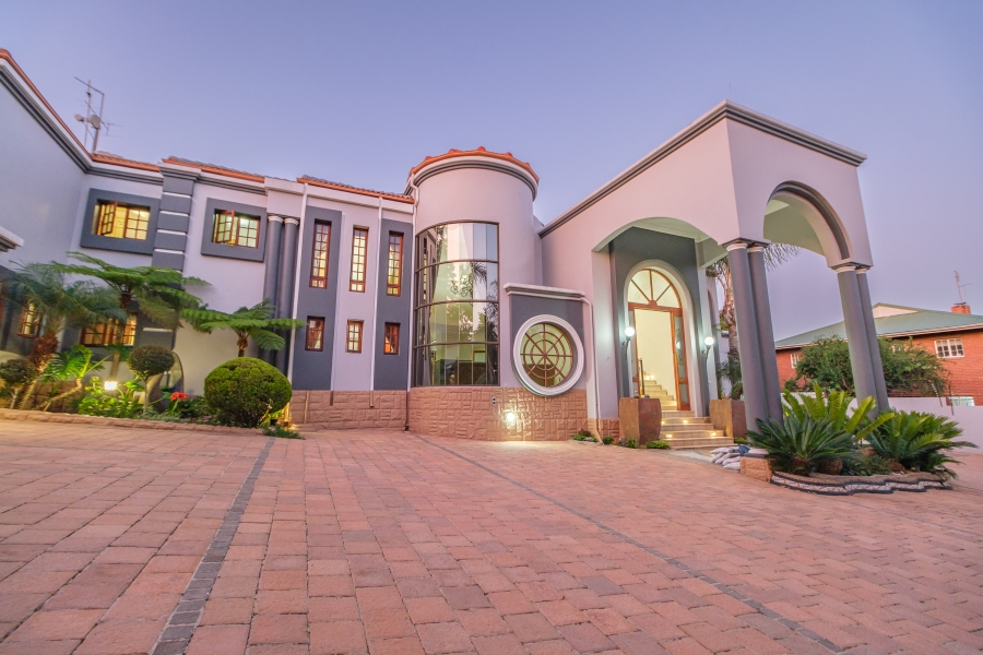 5 Bedroom Property for Sale in Hurlingham Manor Gauteng