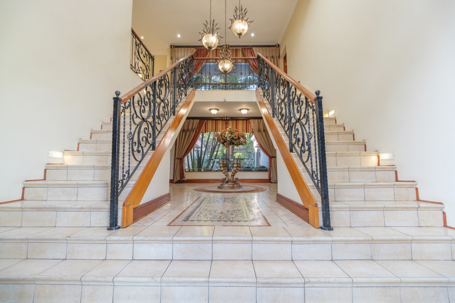 5 Bedroom Property for Sale in Hurlingham Manor Gauteng