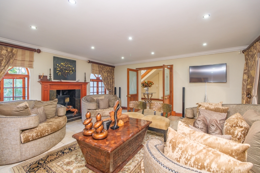 5 Bedroom Property for Sale in Hurlingham Manor Gauteng