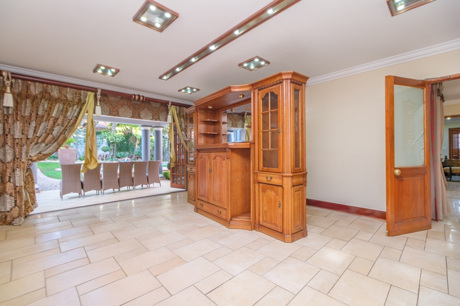 5 Bedroom Property for Sale in Hurlingham Manor Gauteng