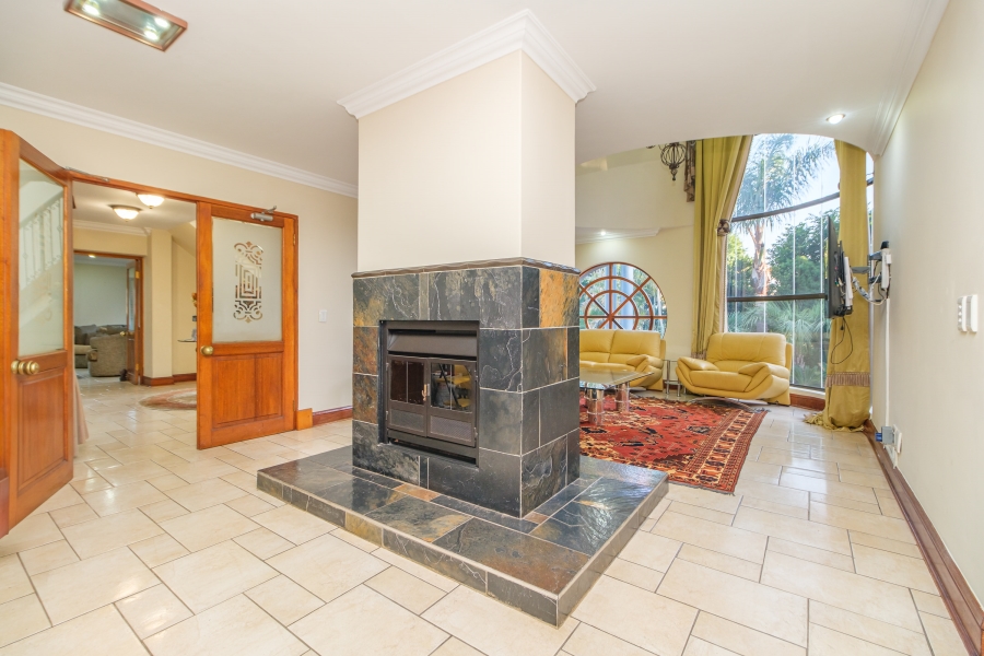 5 Bedroom Property for Sale in Hurlingham Manor Gauteng