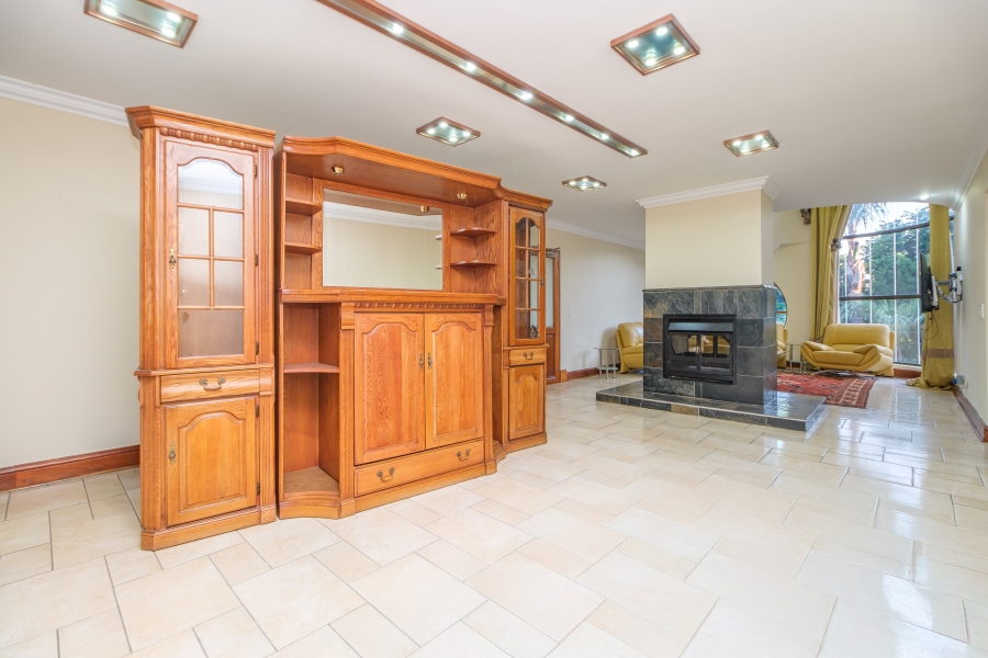 5 Bedroom Property for Sale in Hurlingham Manor Gauteng