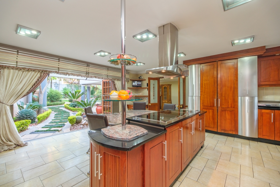 5 Bedroom Property for Sale in Hurlingham Manor Gauteng