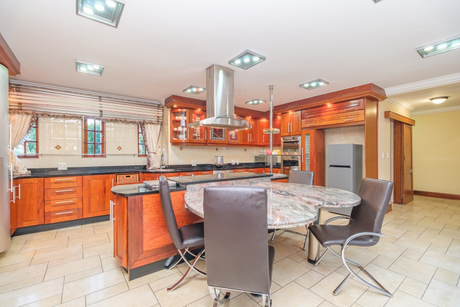 5 Bedroom Property for Sale in Hurlingham Manor Gauteng