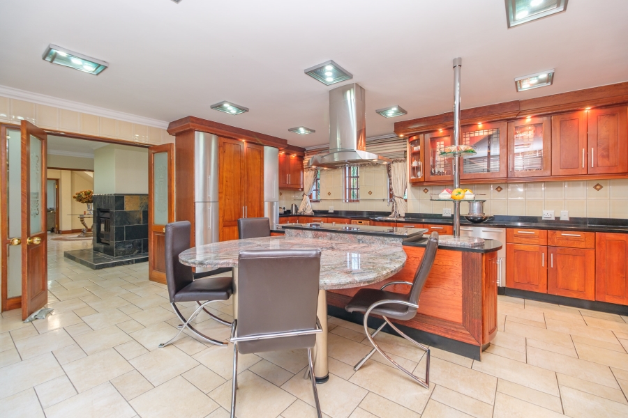 5 Bedroom Property for Sale in Hurlingham Manor Gauteng