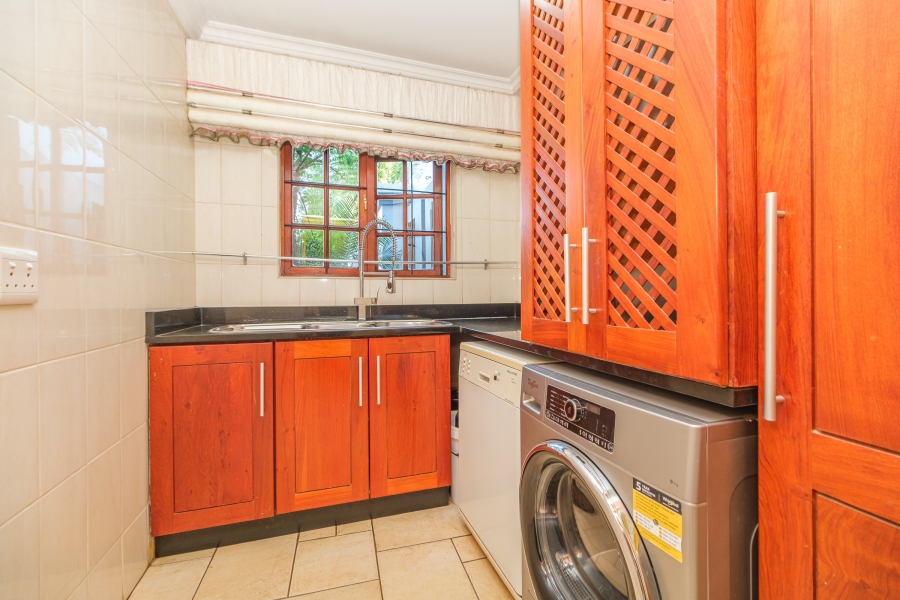 5 Bedroom Property for Sale in Hurlingham Manor Gauteng