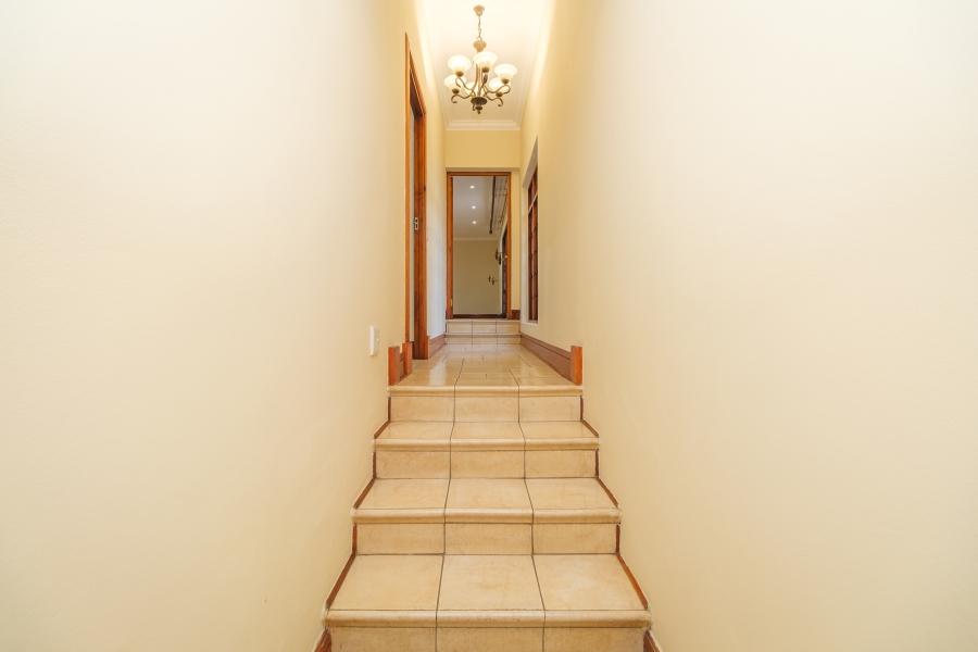 5 Bedroom Property for Sale in Hurlingham Manor Gauteng