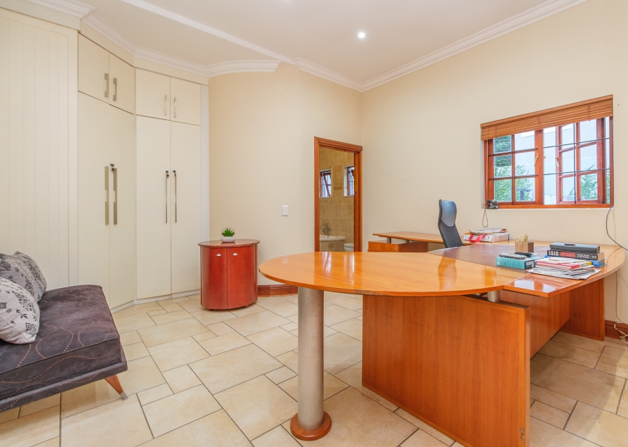 5 Bedroom Property for Sale in Hurlingham Manor Gauteng