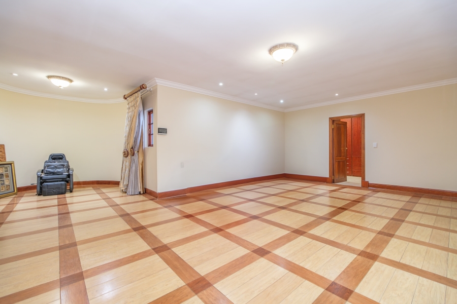 5 Bedroom Property for Sale in Hurlingham Manor Gauteng