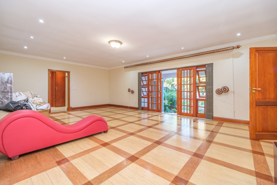 5 Bedroom Property for Sale in Hurlingham Manor Gauteng