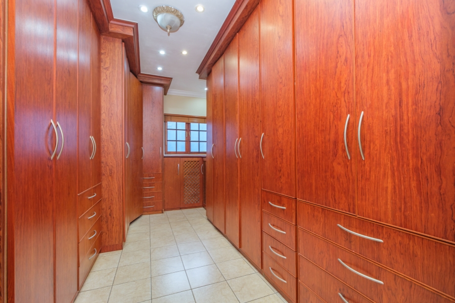 5 Bedroom Property for Sale in Hurlingham Manor Gauteng