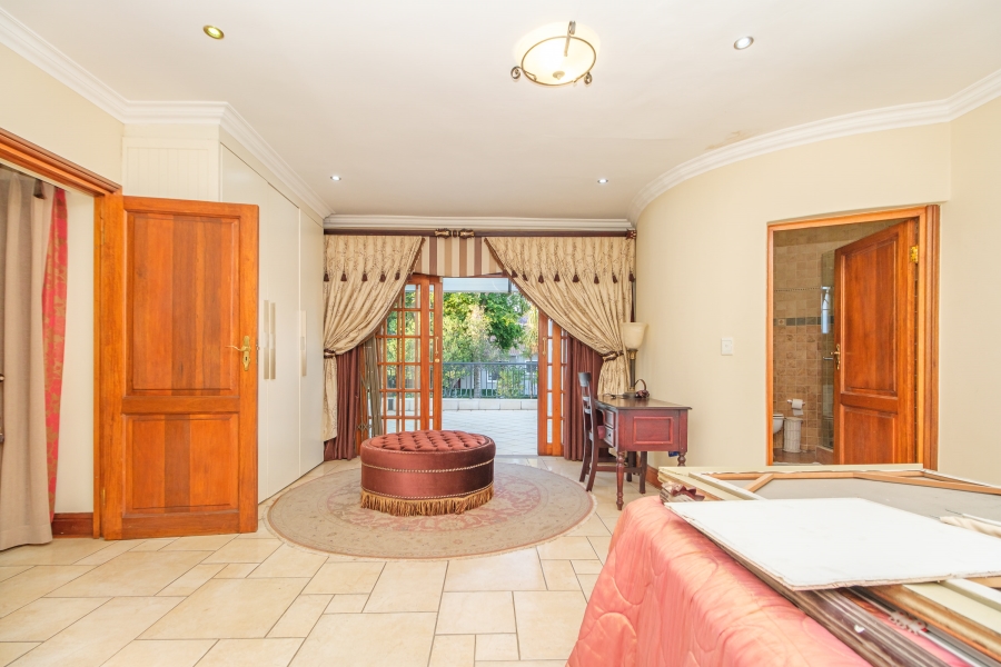 5 Bedroom Property for Sale in Hurlingham Manor Gauteng