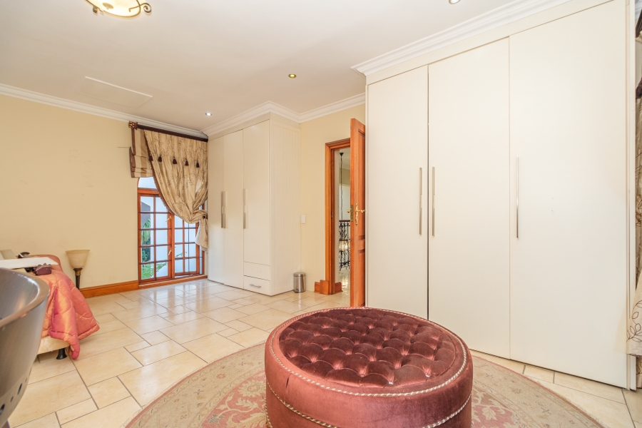 5 Bedroom Property for Sale in Hurlingham Manor Gauteng