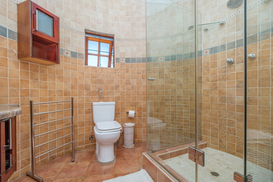 5 Bedroom Property for Sale in Hurlingham Manor Gauteng