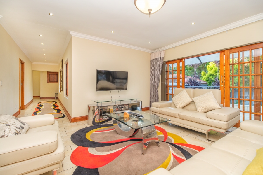 5 Bedroom Property for Sale in Hurlingham Manor Gauteng