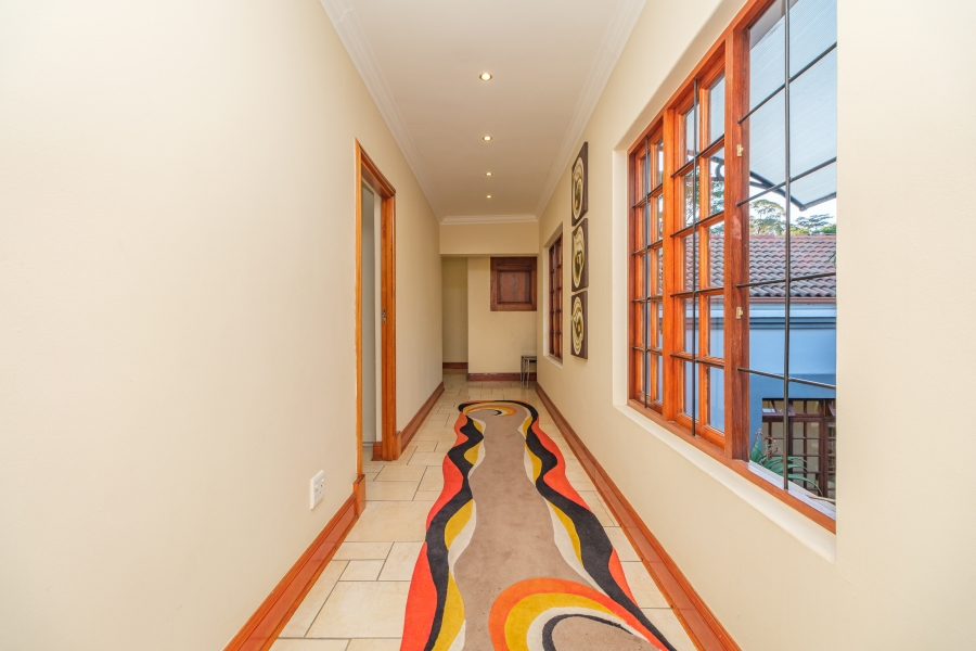 5 Bedroom Property for Sale in Hurlingham Manor Gauteng