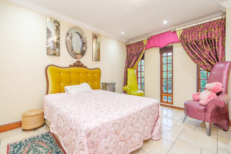 5 Bedroom Property for Sale in Hurlingham Manor Gauteng