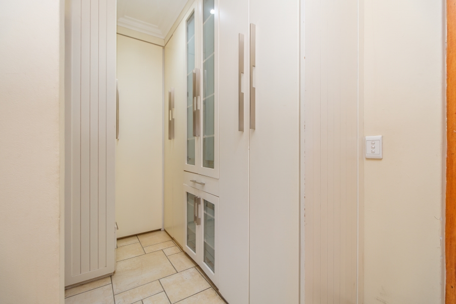 5 Bedroom Property for Sale in Hurlingham Manor Gauteng