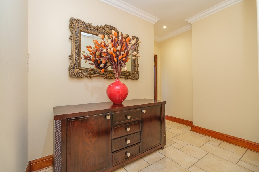 5 Bedroom Property for Sale in Hurlingham Manor Gauteng