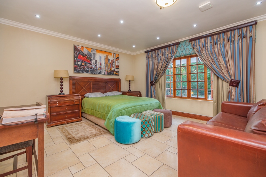 5 Bedroom Property for Sale in Hurlingham Manor Gauteng