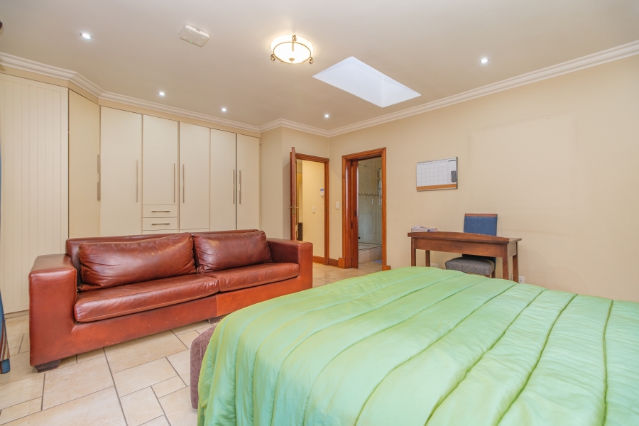 5 Bedroom Property for Sale in Hurlingham Manor Gauteng