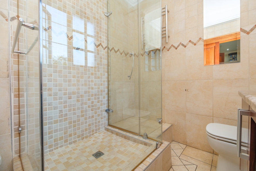 5 Bedroom Property for Sale in Hurlingham Manor Gauteng